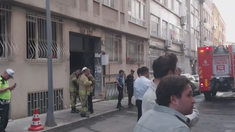 Apartmanda Çıkan Yangında Mahsur Kalan Kadın Hayatını Kaybetti
