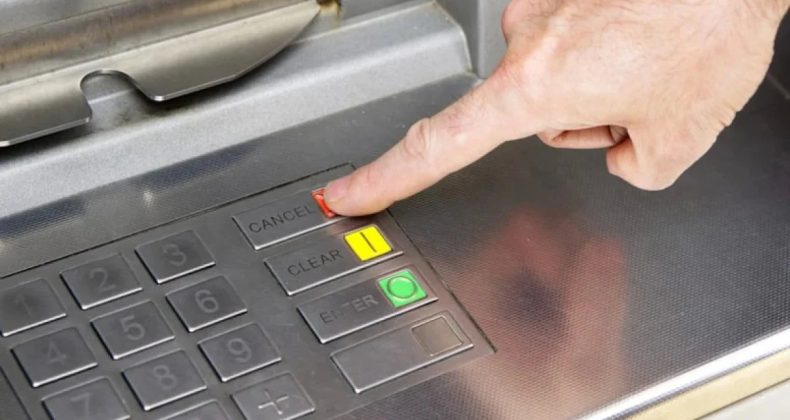 ATM’lerdeki Kırmızı Tuşun Gizemi