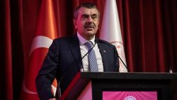 Bakan Tekin ile Atanamayan Öğretmen Arasında Gerginlik: “Sen Megaloman Bir Çocuksun”