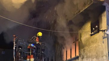 Balıkesir’de 3 Katlı Bina Yandı: 1 Kişi Hayatını Kaybetti