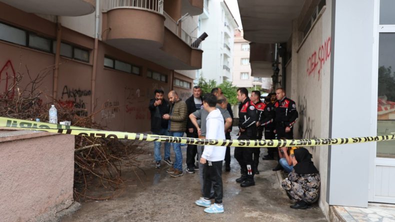 Balkondan Düşen Kadın Hayatını Kaybetti