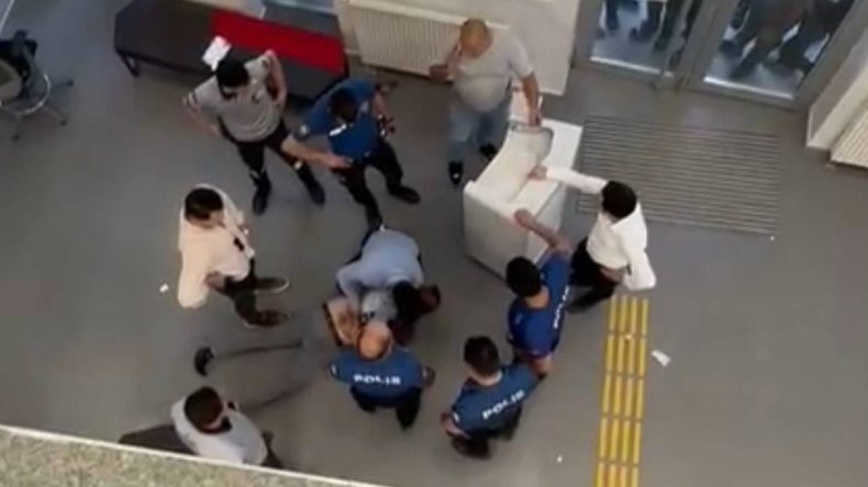 Banka Müdürüne Bıçaklı Saldırı! Suç Üstü Yakalandı