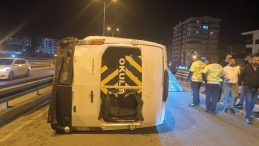 Bilgisayar Oyunu Gibi: İki Araç Çalan Şahıs, Önüne Gelene Çarptı