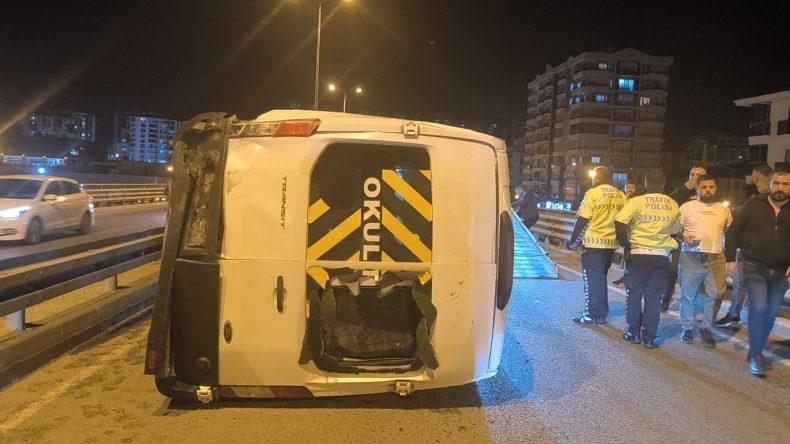 Bilgisayar Oyunu Gibi: İki Araç Çalan Şahıs, Önüne Gelene Çarptı