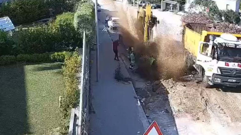 Bodrum’da 9 Evi Su Bastı, 2 Otomobil Hasar Gördü