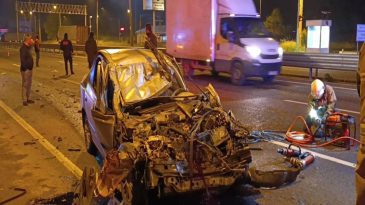 Bursa’da Kamyonun Altına Giren Otomobilin Sürücüsü Ağır Yaralandı