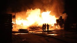 Bursa’daki Fabrika Alevlere Teslim Oldu