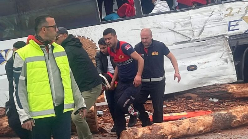 Çanakkale’de Feci Zincirleme Kaza: 8 Ölü, Çok Sayıda Yaralı