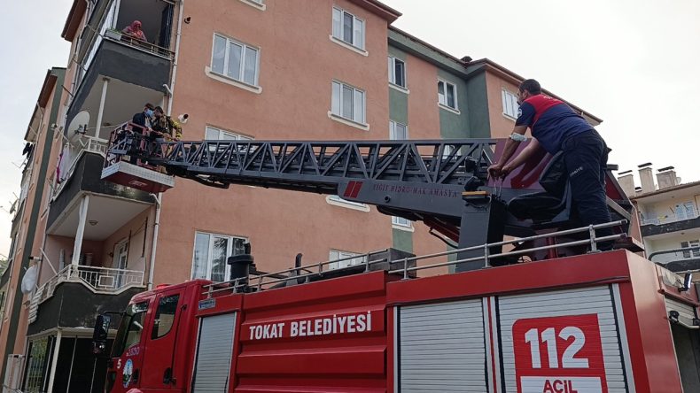 Çatıdaki Fareleri Uzaklaştırmak İçin Kükürt ve Ispirto Yaktılar: 4 Kişi Hastaneye Kaldırıldı