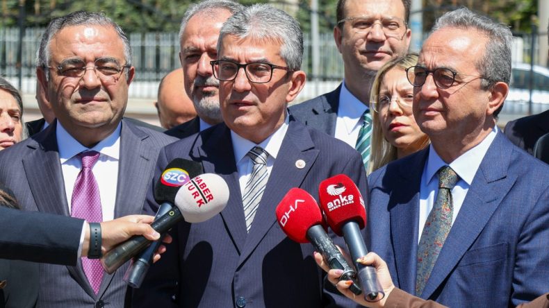 CHP, HSK Seçimlerini AYM’ye Taşıdı: ‘Cübbelerde Artık Rozet Var’