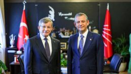 CHP Lideri Özgür Özel ve Gelecek Partisi Başkanı Ahmet Davutoğlu, TBMM’de Önemli Bir Toplantı Gerçekleştirdi