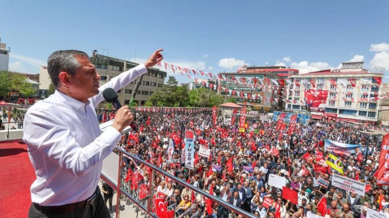 CHP’nin Miting Afişine TMSF Engeli