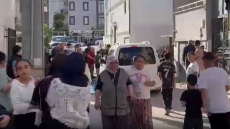 ‘Çöp atma’ tartışması kılıçlı kavgaya dönüştü: 3 kişi yaralandı