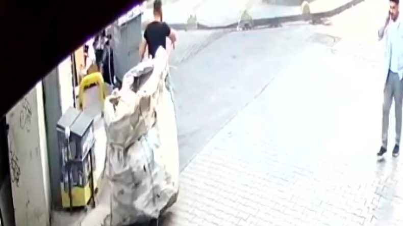 Çöpe Atılan 200 Bin Dolar Değerindeki Pırlantayı Kağıt Toplayıcısı Buldu