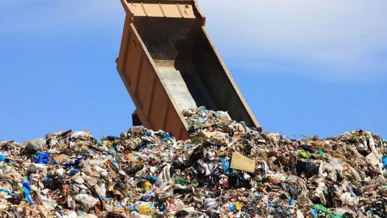 Çöpte servet yatıyor! Atılan eşyalarla 1 milyon TL kazandı