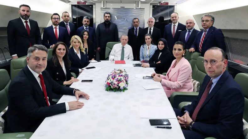 Cumhurbaşkanı Erdoğan Yeni Anayasa Çalışmaları Hakkında Bilgi Verdi: “11 Arkadaşımızı Görevlendirdim”