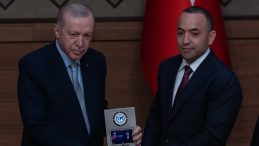 Cumhurbaşkanı Erdoğan, Yılın Haber Sitesi Ödülünü Yeni Akit’e Takdim Etti