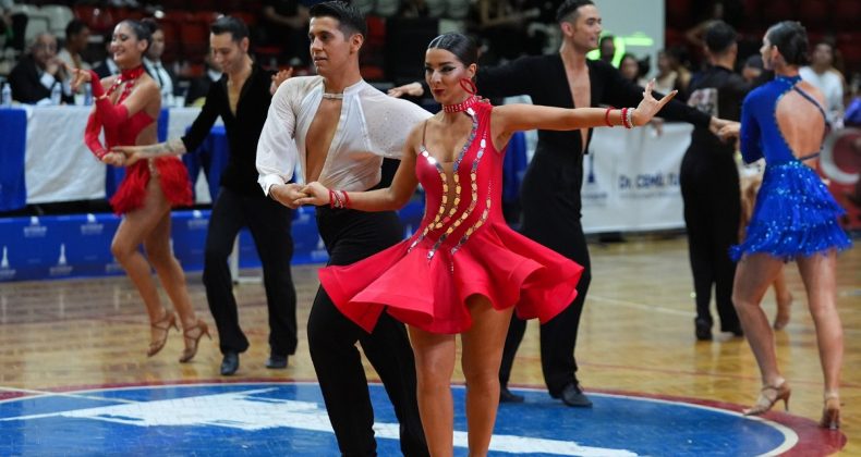 Dansçılar Hünerlerini İzmir’de Sergiliyor