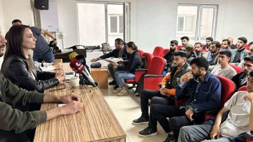 DEM Parti Eş Genel Başkanı Tülay Hatimoğulları Van’da öğrencilerle buluştu