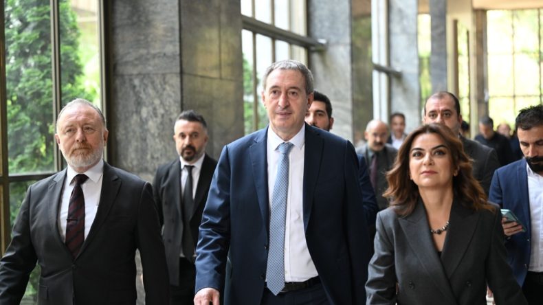 DEM Parti’nin Talebi: Kayyumlar Geri Çekilsin