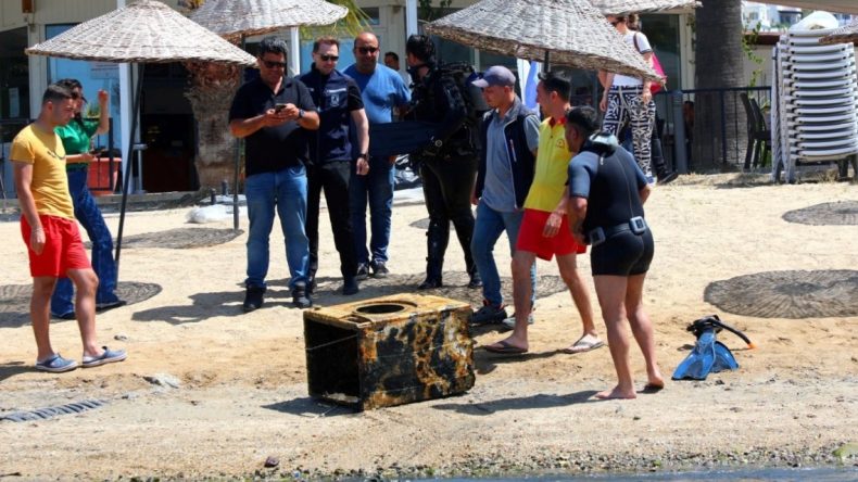 Denizin Dibinden 30 Ton Atık Çıkarıldı