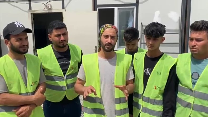 Deprem Bölgesindeki TOKİ İşçileri Eylem Yaptı