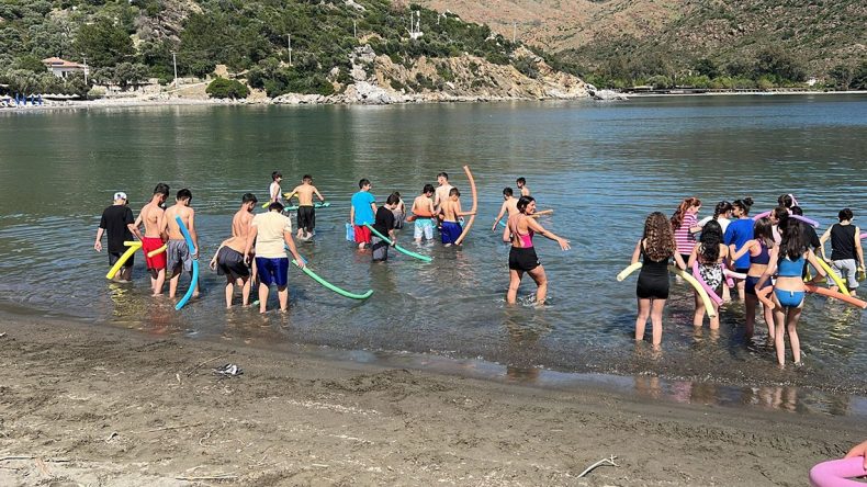 Depremzede Çocuklar İlk Kez Denizle Buluştu
