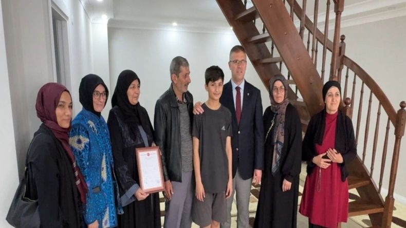 Depremzedelere Hayırseverlerden Destek: 5’i Engelli 7 Çocuklu Aileye Yeni Ev