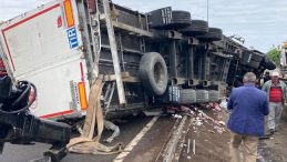 Devrilen TIR’ın Sürücüsünün Kolu Koptu