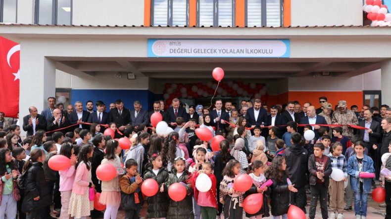 Dünya İnsani Dayanışma Derneği, Bitlis’te ‘Değerli Gelecek Yolalan İlkokulu’nu açtı