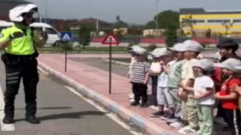 Düzce’de Miniklere Trafik Eğitimi: “Biz Sizi Korumak İçin Ayıyı Bile Döveriz”