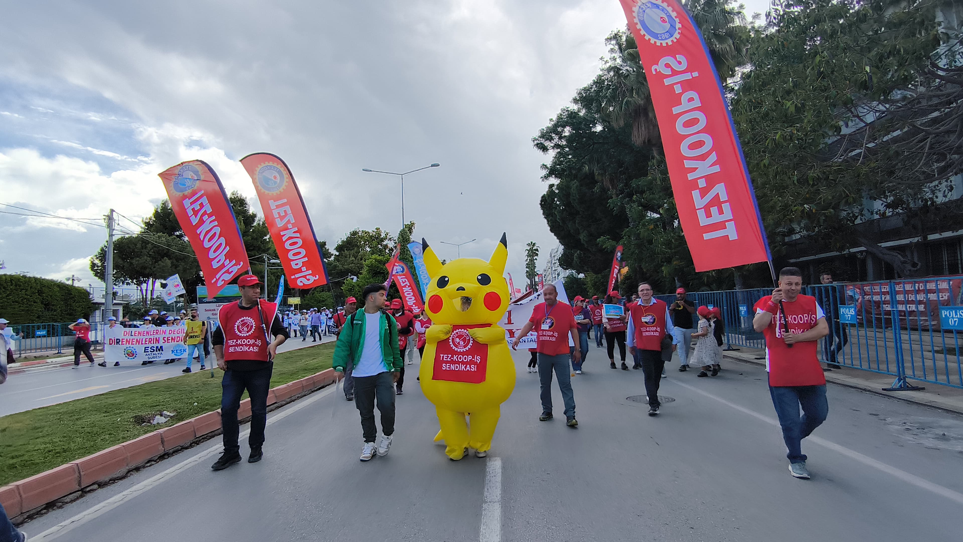 Pikachu 1 Mayıs Kutlaması