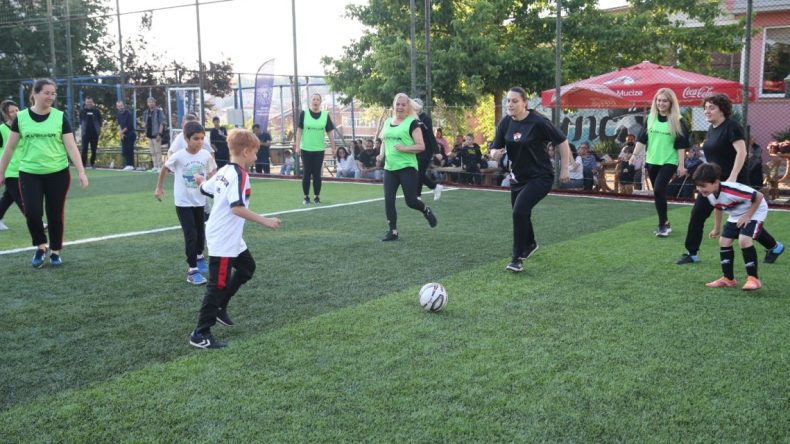 Edirne’de Anneler Çocuklarıyla Futbol Oynadı