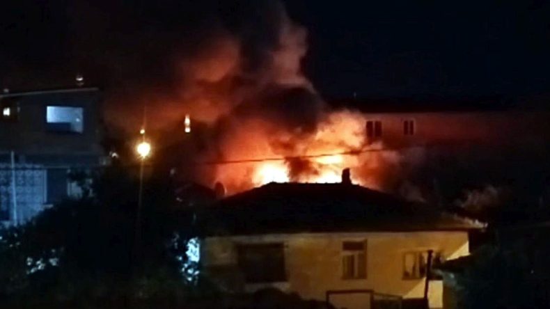 Edirne’de Korkutan Yangın: Bir Ev Kül Oldu, İki Ev Hasar Gördü