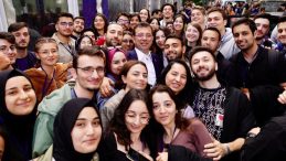 Ekrem İmamoğlu gençlere seslendi: Ruhu kararmışlara inat…