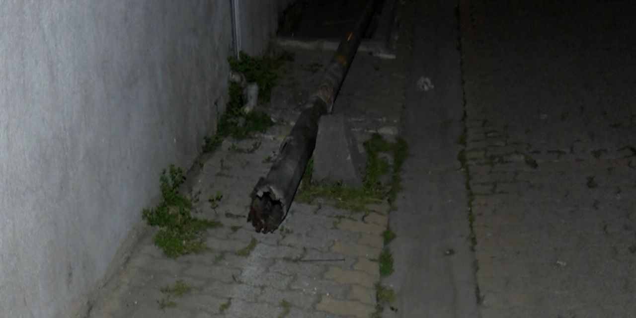 Yıkılan direğin görüntüsü