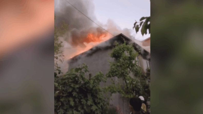 Elektrik Kontağı Yangını, Yaşlı Kadının Evi Kül Oldu