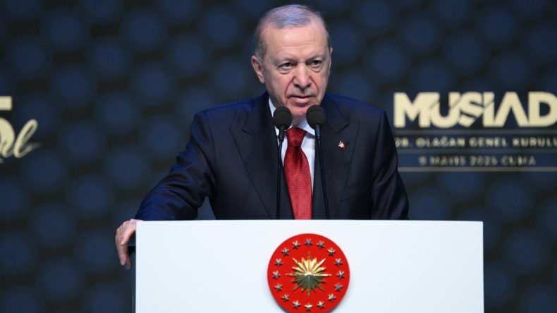 Erdoğan: Malum çevrelerin operasyonu ellerinde patladı