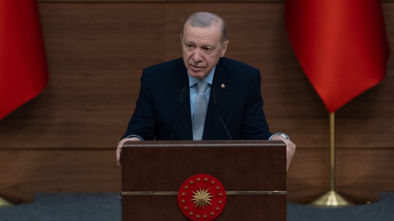 Erdoğan Özel'e ‘jurnalci, tetikçi, ispiyoncu’ dedi ve ekledi: Kucaklaşmaya ihtiyaç var