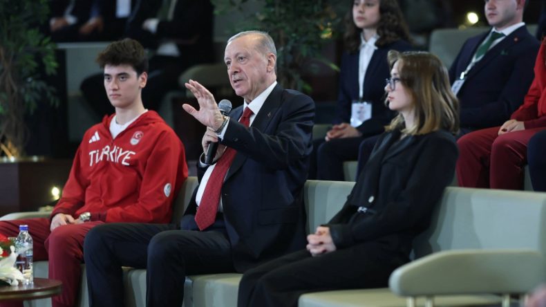 Erdoğan: Terörün kalıntısının dahi bulunmadığı bir Türkiye’yi inşallah size emanet edeceğiz
