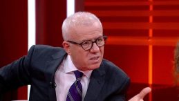 Ertuğrul Özkök: Aniden “İki ayyaşı” hatırlayıp ayağa kalktım