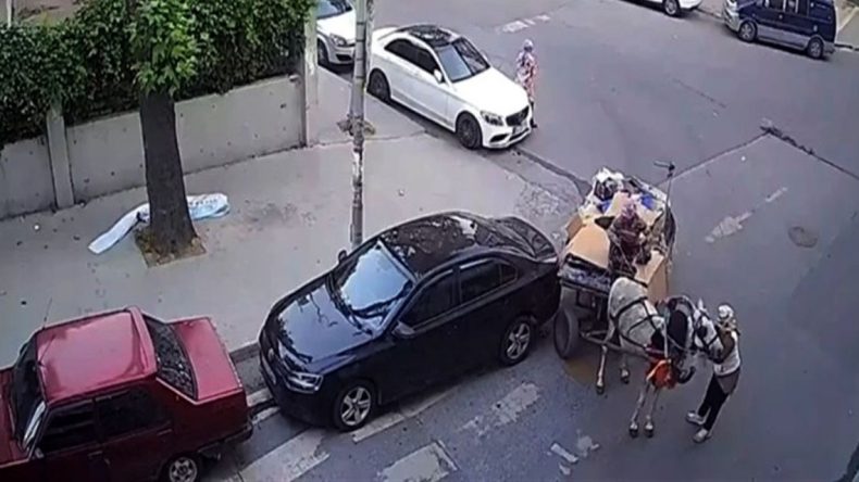 Esenyurt’ta Rahatsız Edici Olay: At Arabası Park Halindeki Otomobile Çarptı