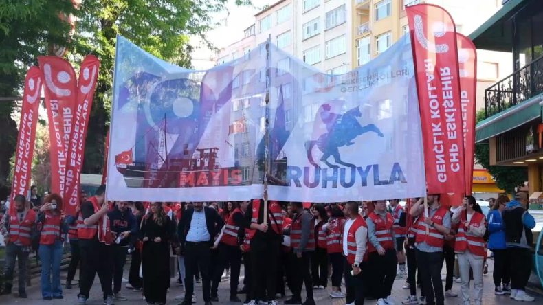 Eskişehir’de Üniversite Öğrencisi: “Annem Yaralarımı Gördü, Ağladı Yine Sokaktayım”
