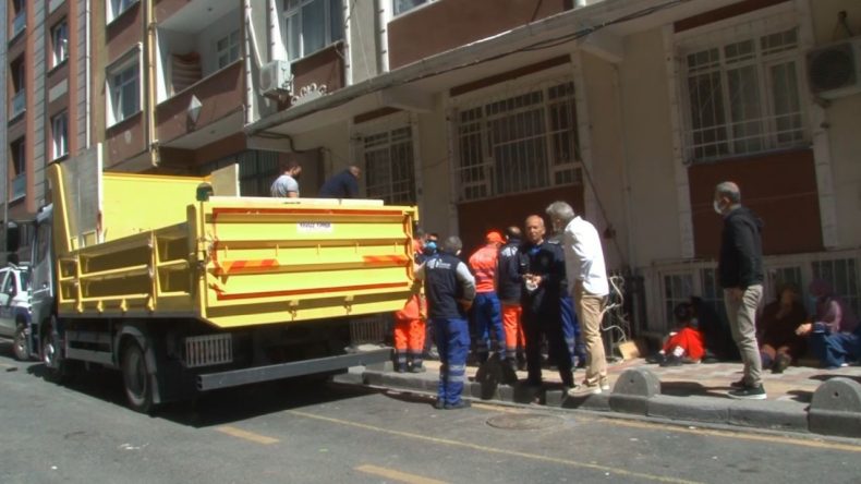 Evde Adım Atacak Yer Kalmadı: 4 Ton Çöp Çıktı