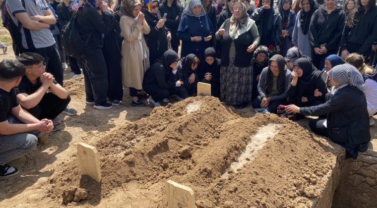 Evde Öldürülen İki Kardeş Toprağa Verildi