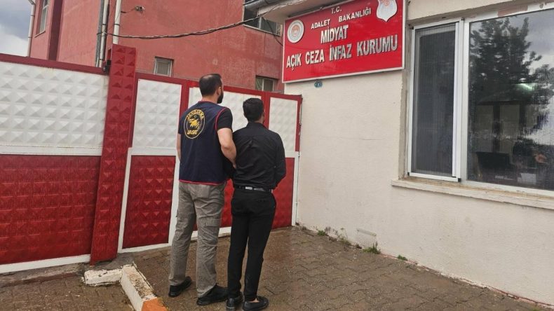 Firari Hükümlü Düğünde Bağlama Çalarken Ele Geçirildi