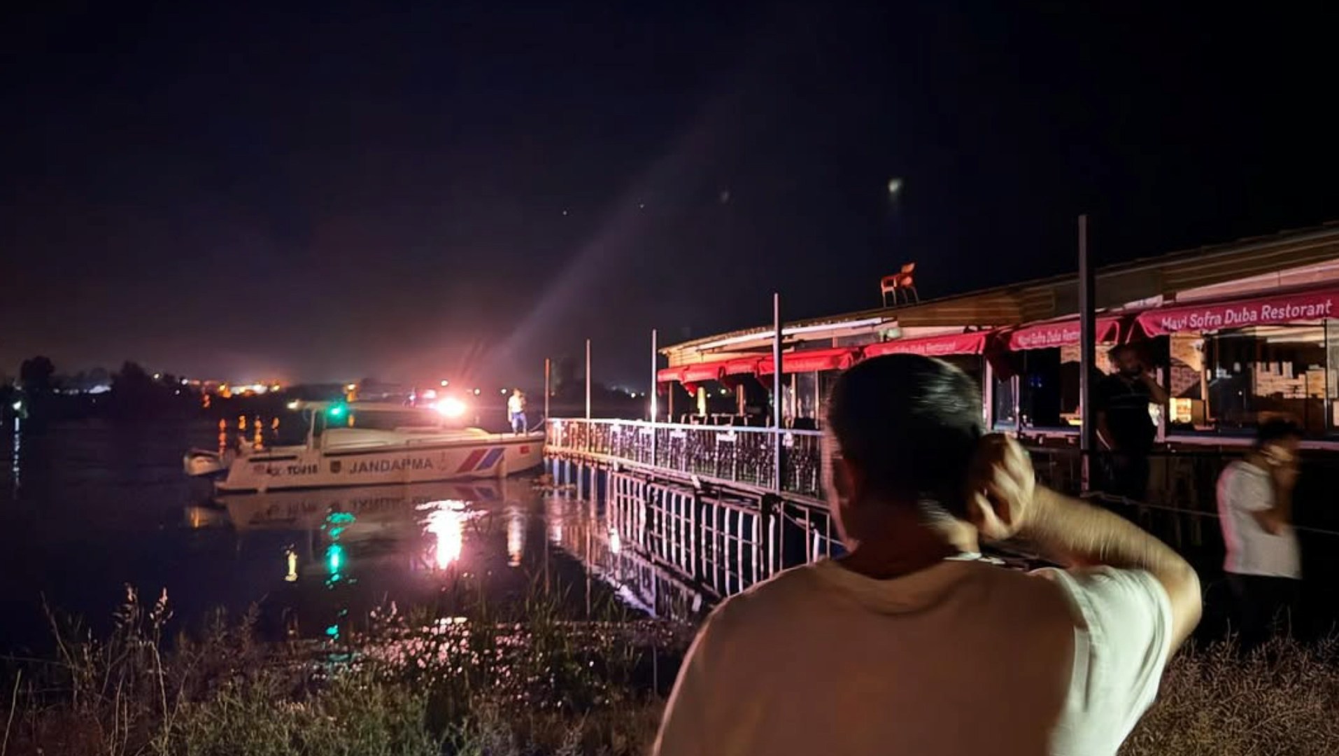 Duba restoran ve Fırat Nehri