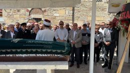 Fotoğraf Sanatçısı Sırrı Göçen, Eski Foça’da Son Yolculuğuna Uğurlandı