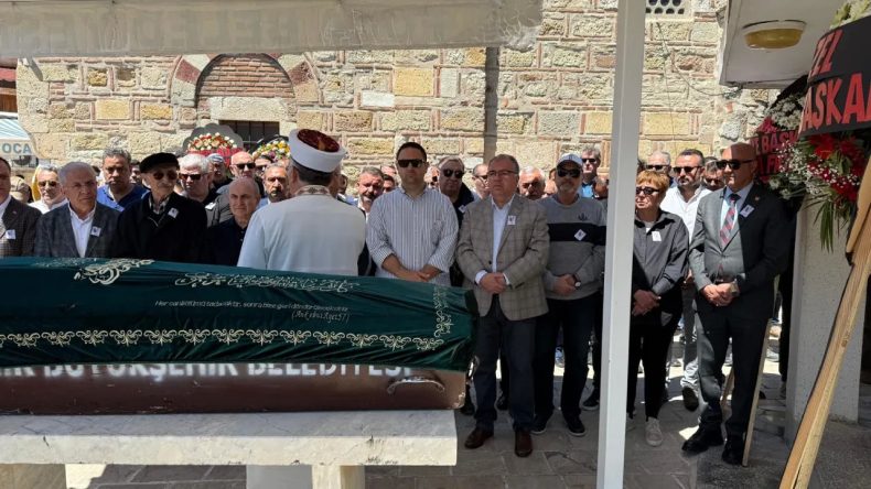 Fotoğraf Sanatçısı Sırrı Göçen, Eski Foça’da Son Yolculuğuna Uğurlandı