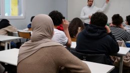 Fransa’da Gündem: 15 Yaşın Altına Türban Yasağı
